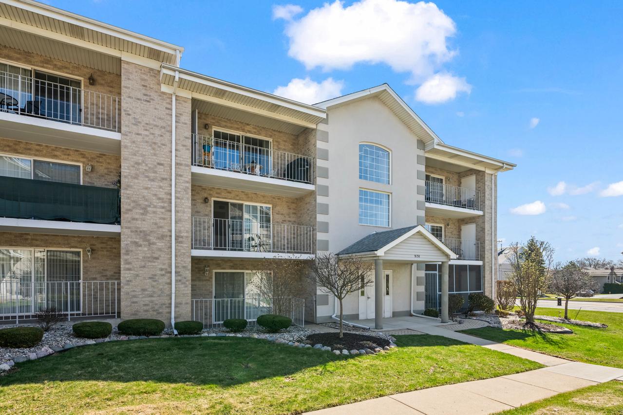 9130 W 95th St. #3B, Hickory Hills, IL 60457