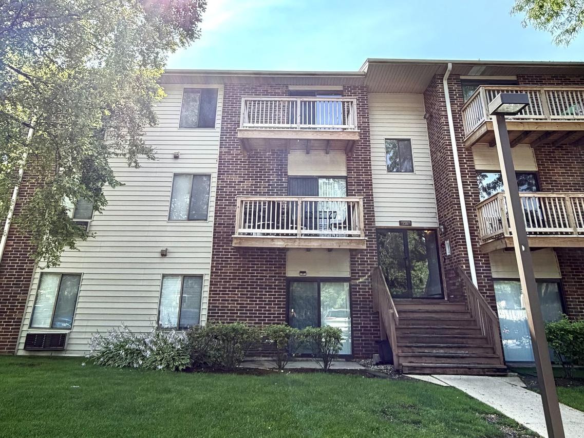 716 Prescott Dr. #302, Roselle, IL 60172