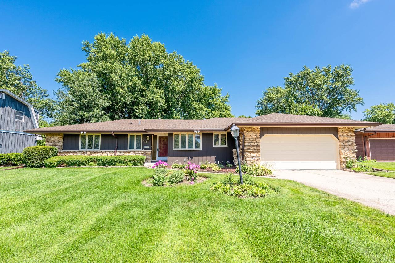 815 Ruth Dr., Elgin, IL 60123