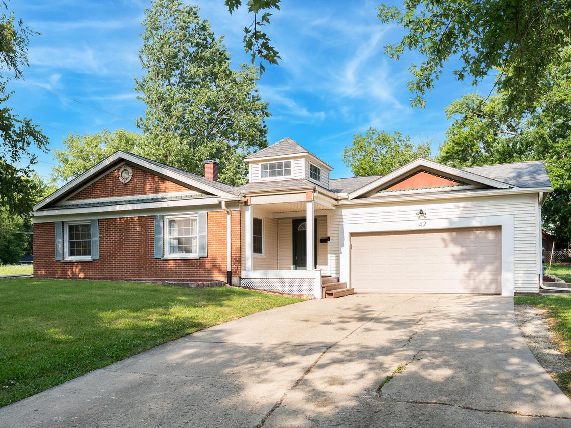 42 Circle Dr W Dr., Montgomery, IL 60538