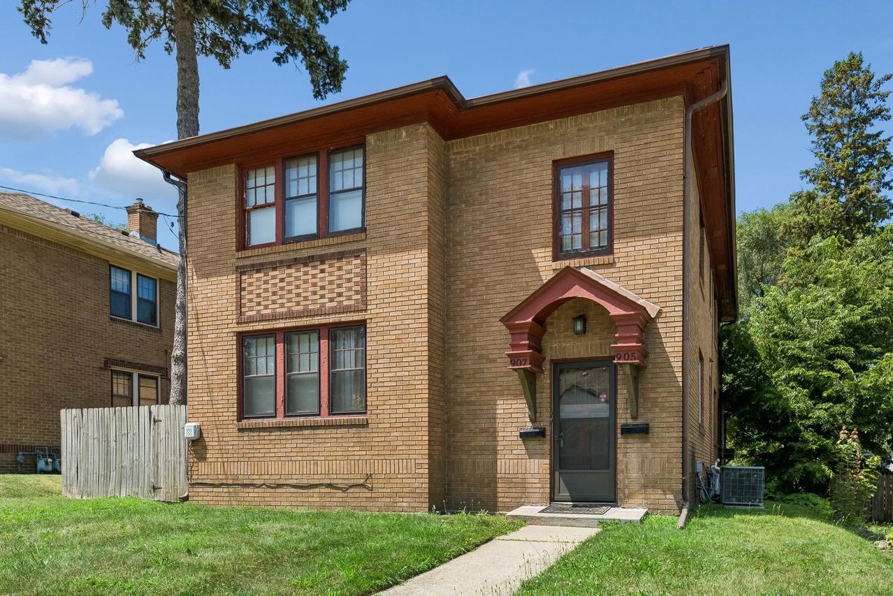 905 18th St., Rockford, IL 61104