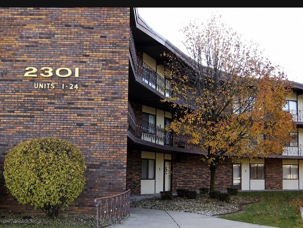 2303 Holiday Terrace Ct. #41, Lansing, IL 60438