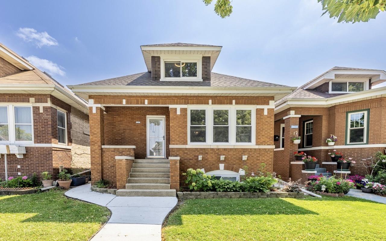 3035 N Luna Ave., Chicago, IL 60641