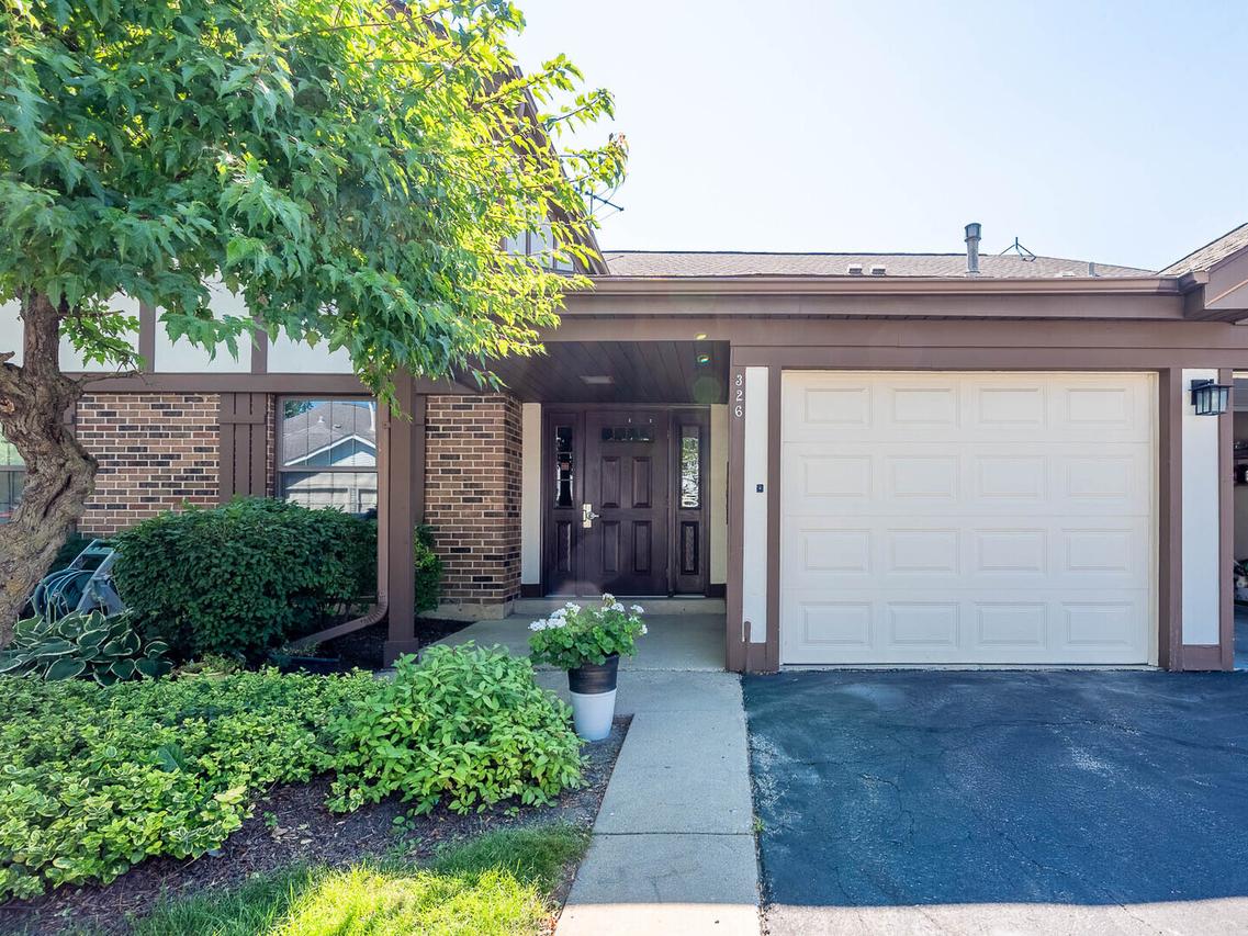 326 Woodbury Ct. #C2, Schaumburg, IL 60193