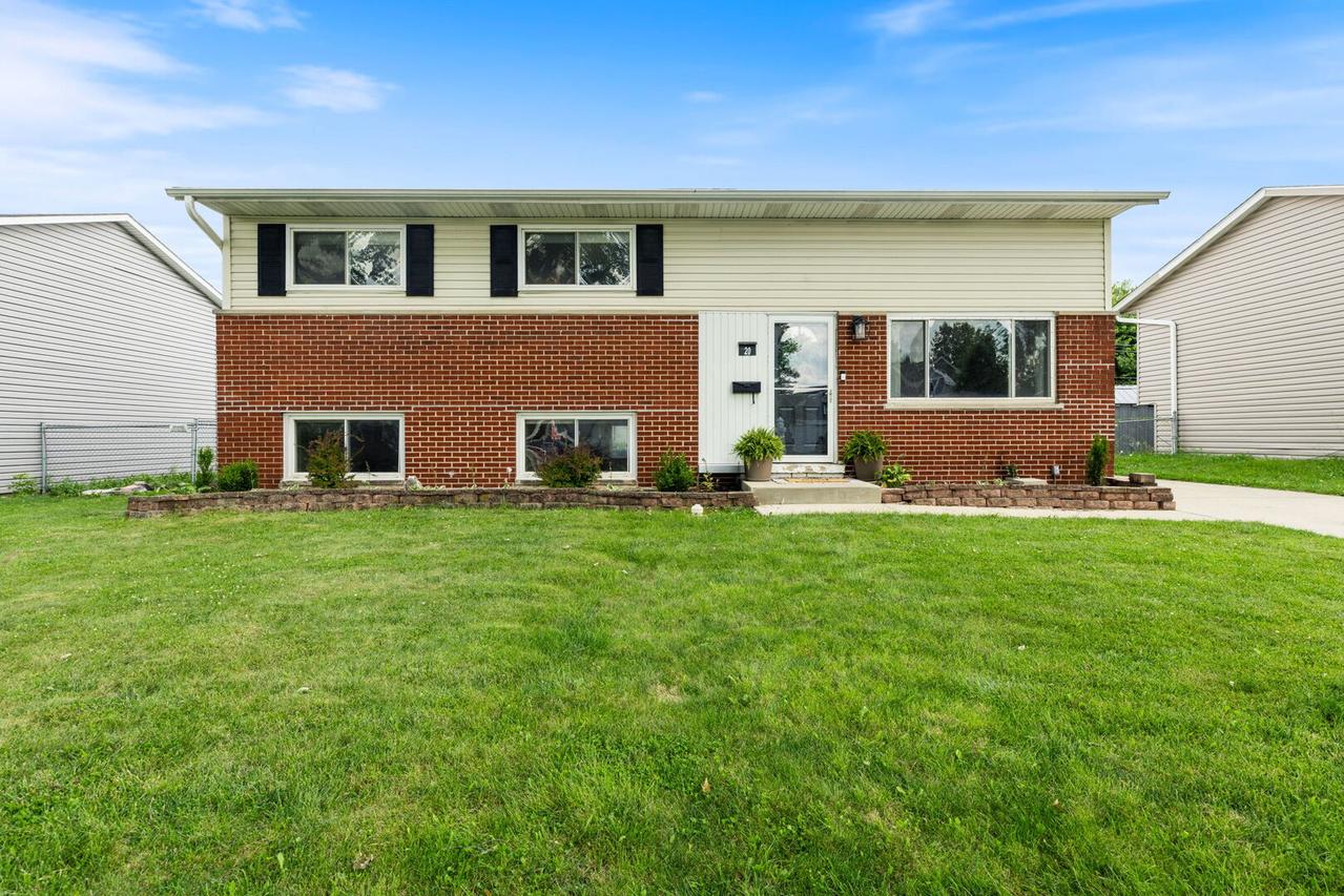 20 W Fullerton Ave., Glendale Heights, IL 60139