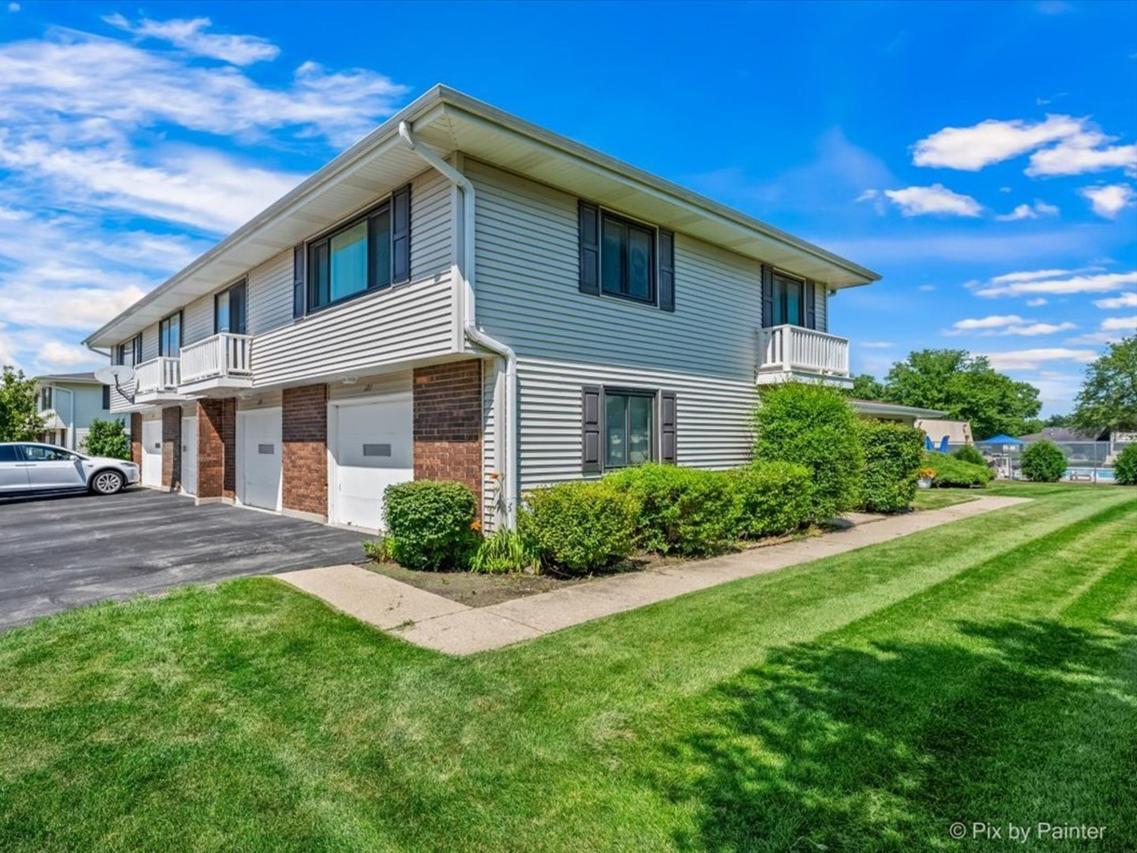 121 Millbrook Ln., Schaumburg, IL 60193