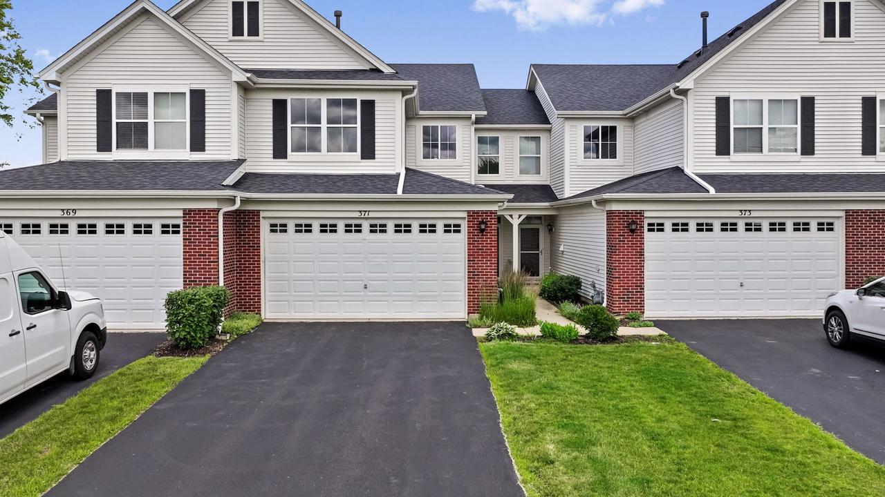 371 Mcgrath Dr., Oswego, IL 60543