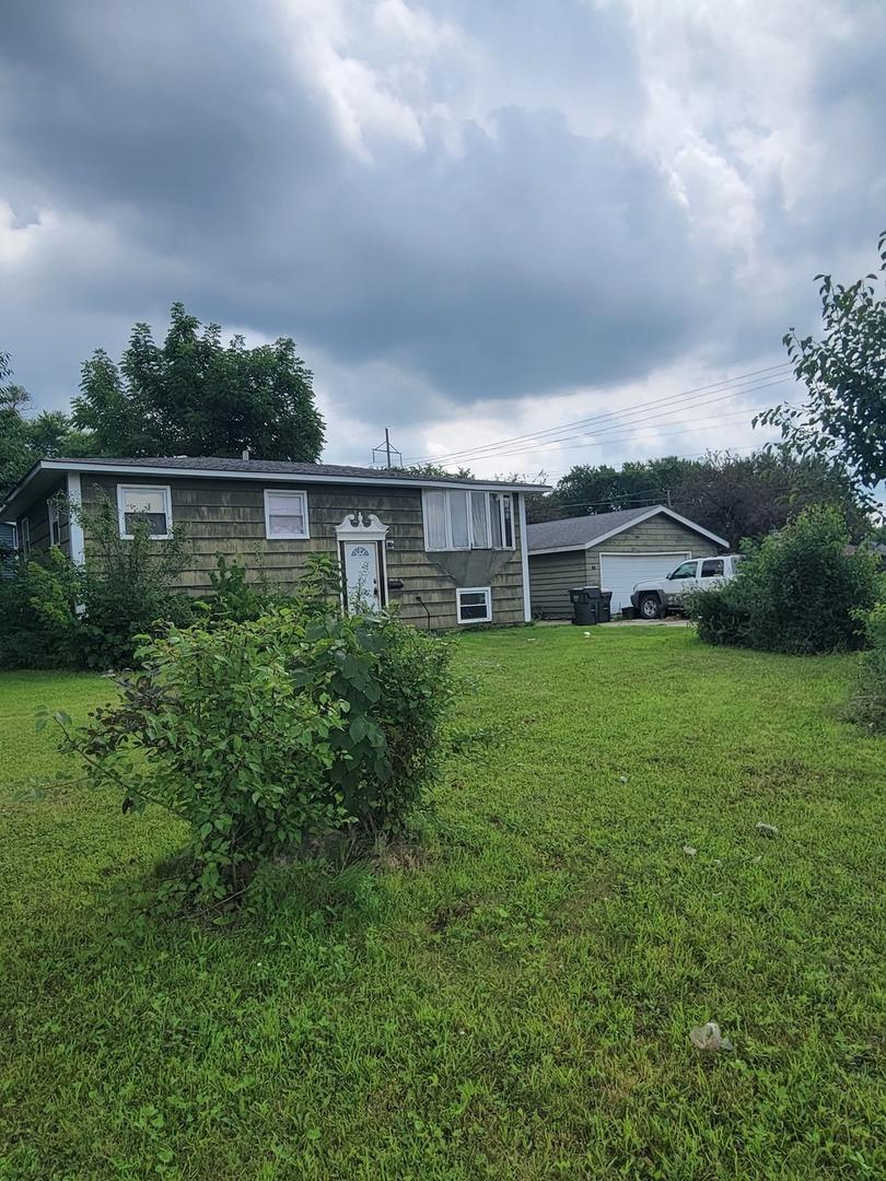 190 Boulder Hill Pass, Montgomery, IL 60538