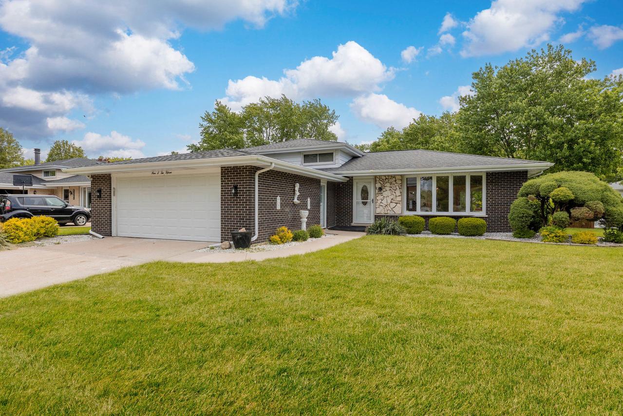 9S215 Florence Ave., Downers Grove, IL 60516