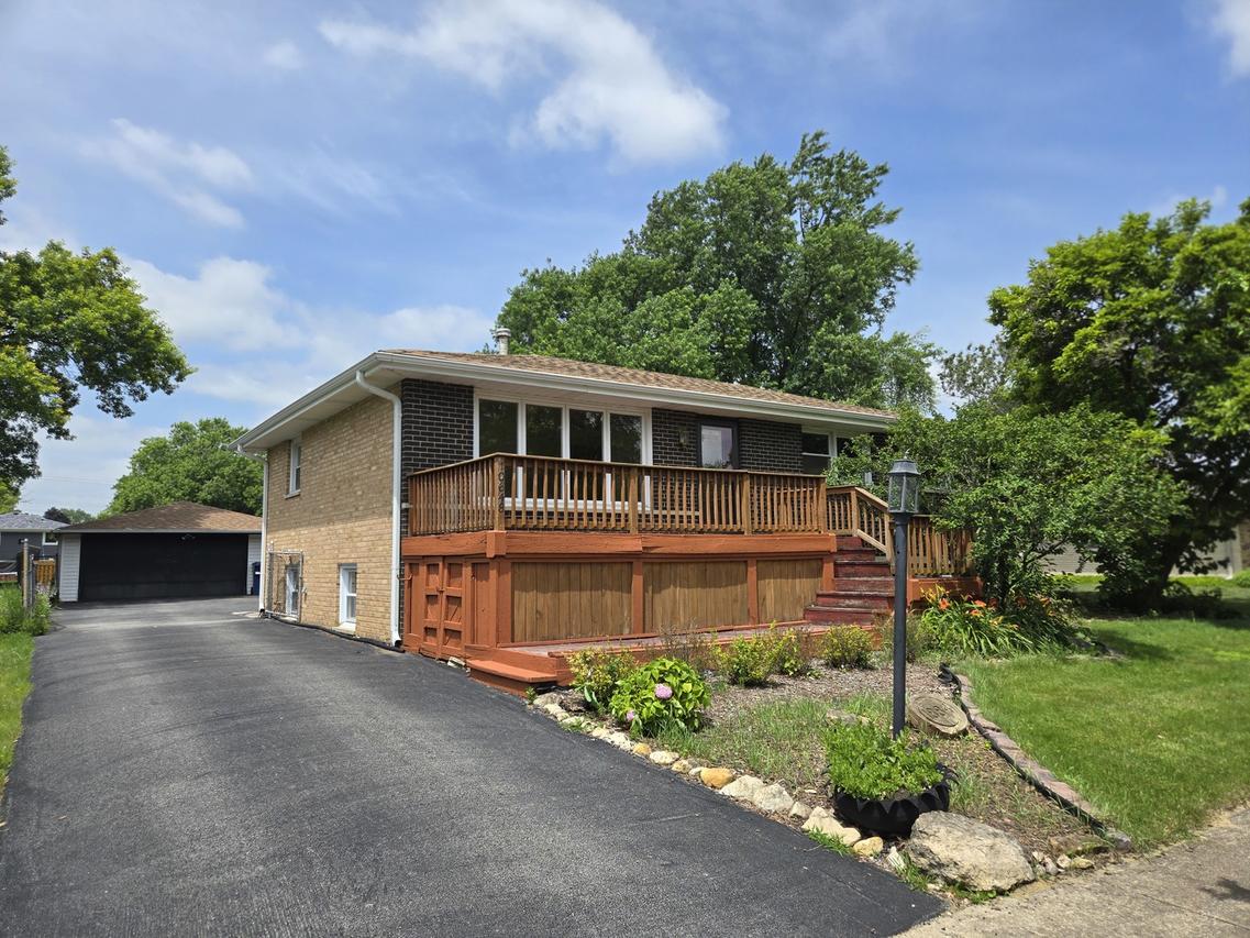 10648 Lori Ln., Palos Hills, IL 60465