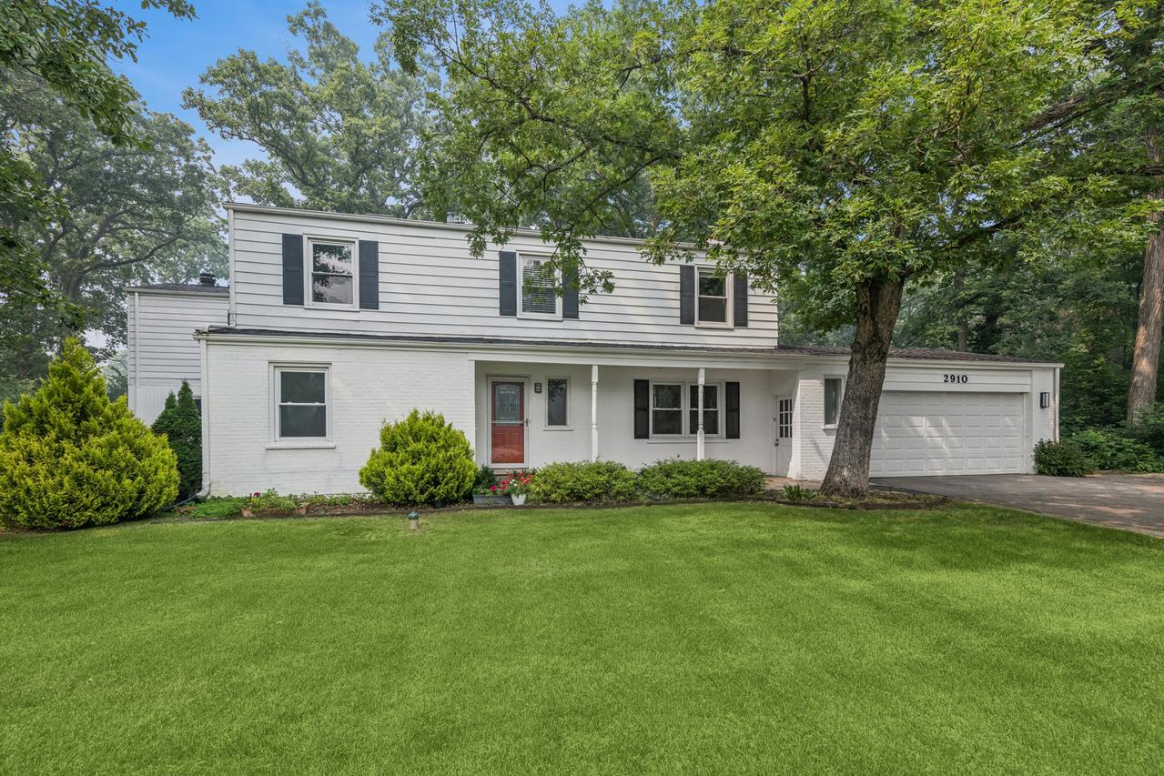 2910 Cherokee Ln., Riverwoods, IL 60015