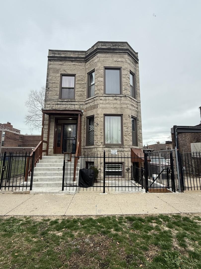 6049 S Champlain Ave., Chicago, IL 60637