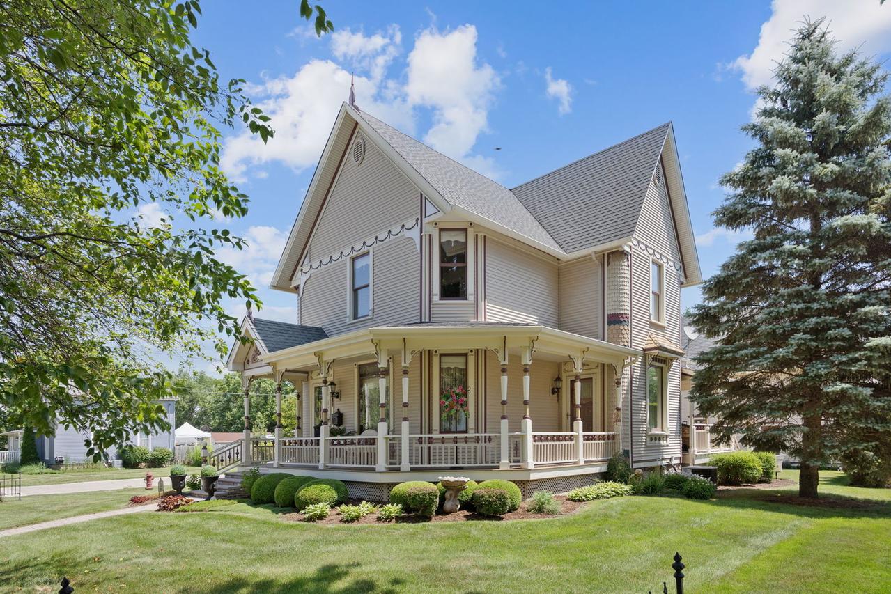 325 N State St., Marengo, IL 60152