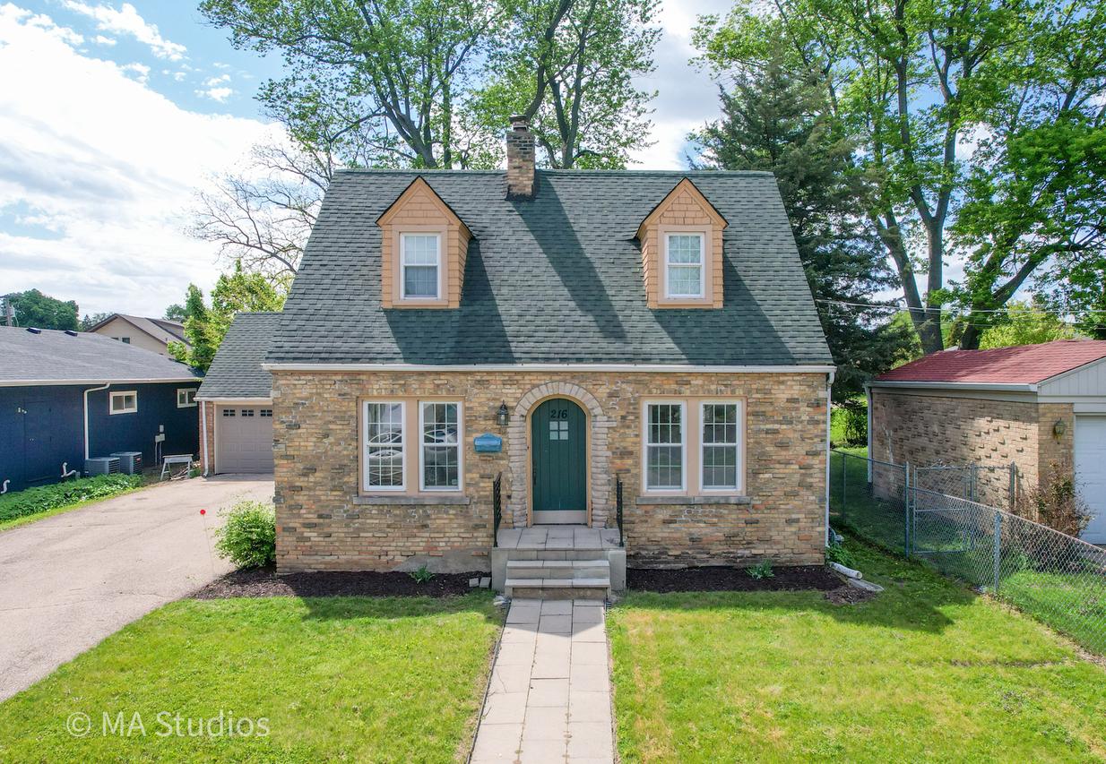 216 Wilcox Ave., Elgin, IL 60123