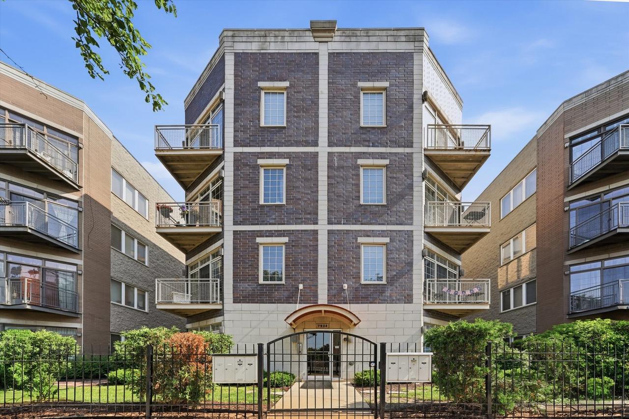 7934 W Grand Ave. #4E, Elmwood Park, IL 60707