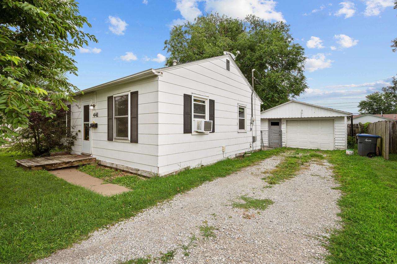 441 5th St., Milan, IL 61264