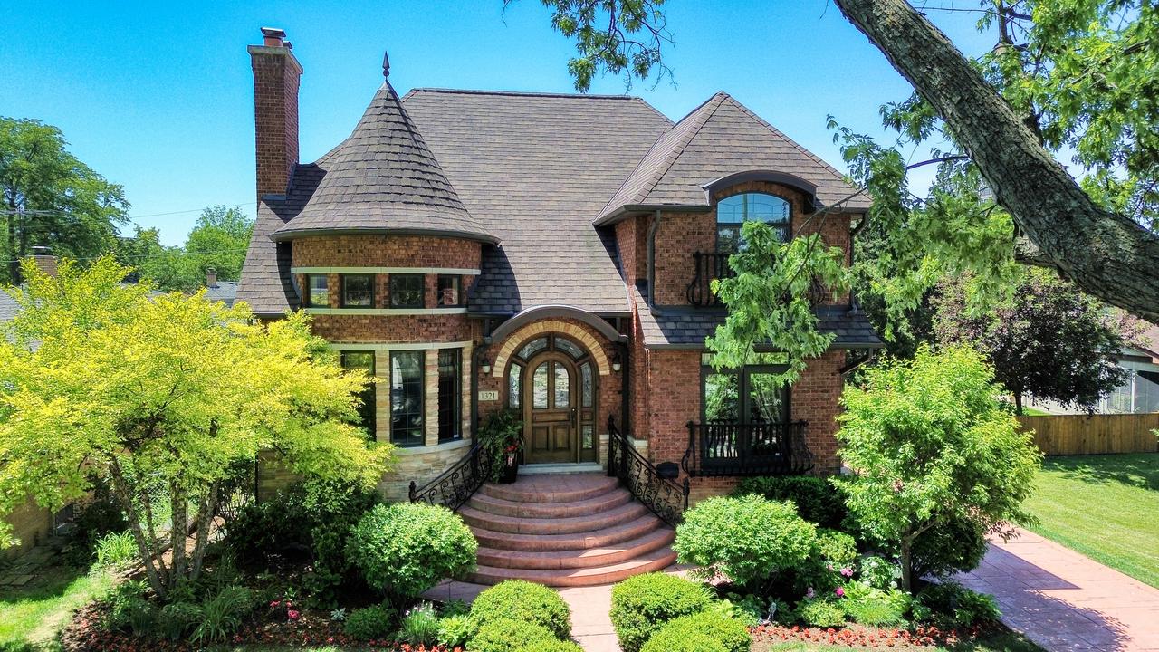 1321 Glenlake Ave., Park Ridge, IL 60068