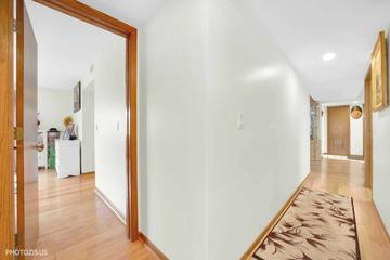 1380 Oakwood Ave. #204, Des Plaines, IL 60016