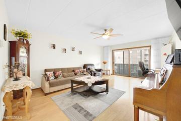 1380 Oakwood Ave. #204, Des Plaines, IL 60016