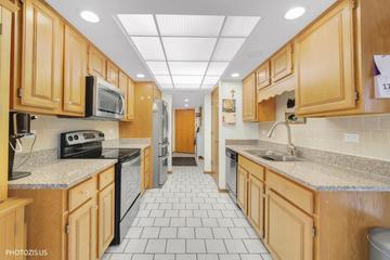 1380 Oakwood Ave. #204, Des Plaines, IL 60016