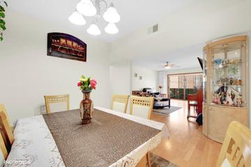 1380 Oakwood Ave. #204, Des Plaines, IL 60016