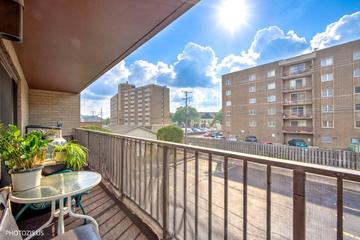 1380 Oakwood Ave. #204, Des Plaines, IL 60016