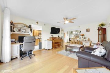 1380 Oakwood Ave. #204, Des Plaines, IL 60016