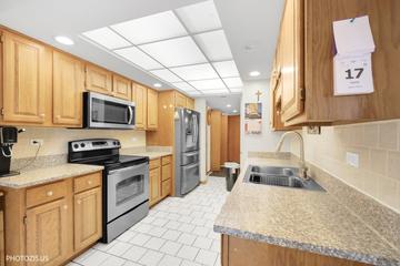 1380 Oakwood Ave. #204, Des Plaines, IL 60016