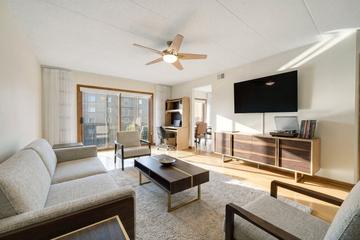 1380 Oakwood Ave. #204, Des Plaines, IL 60016