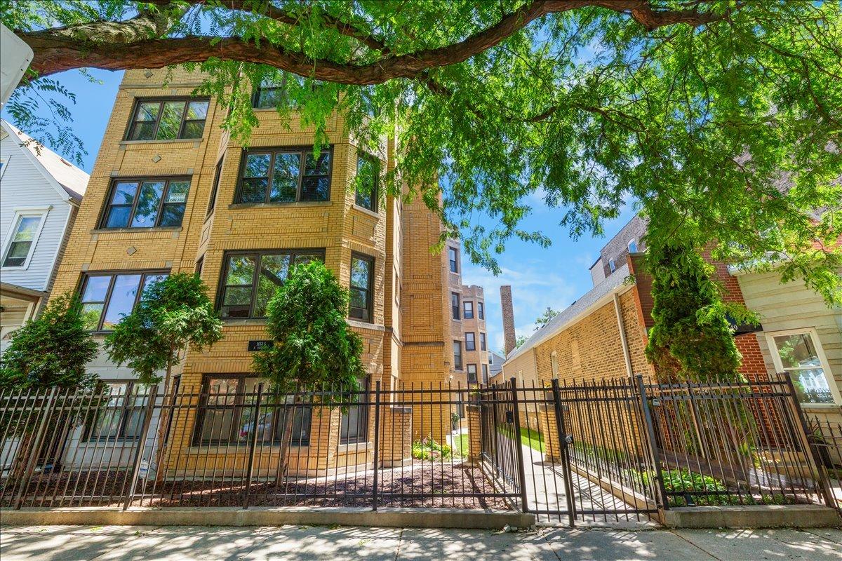 1653 N Fairfield Ave. #302, Chicago, IL 60647