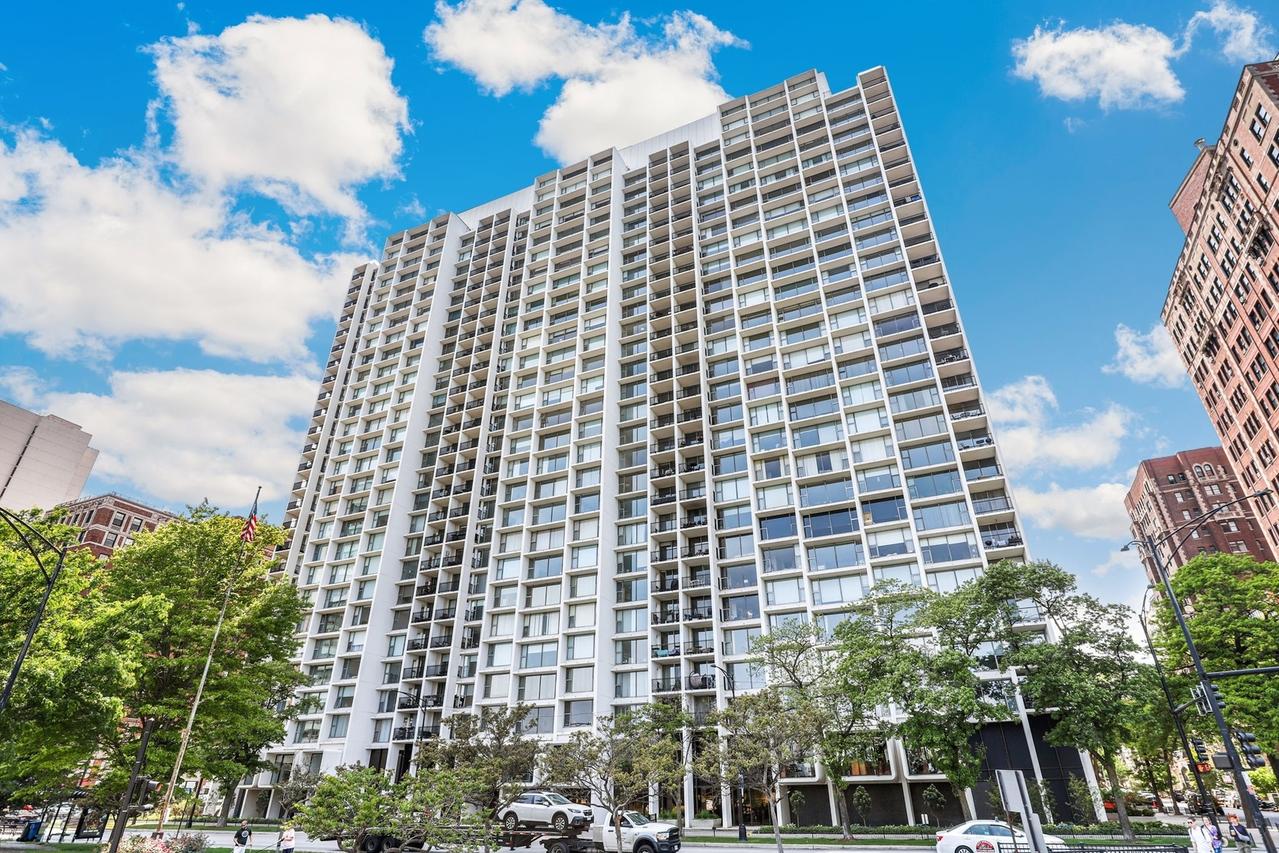 3200 N Lake Shore Dr. #609, Chicago, IL 60657