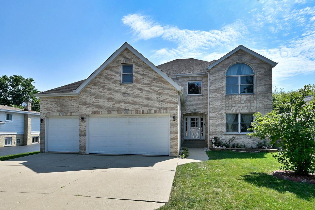753 N Willow Rd., Elmhurst, IL 60126