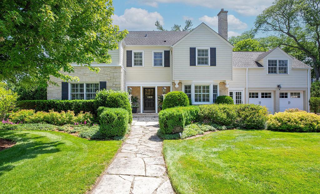 1229 Alvin Ct., Glenview, IL 60025