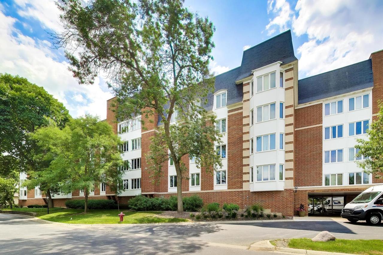 100 Lake Blvd. #657, Buffalo Grove, IL 60089