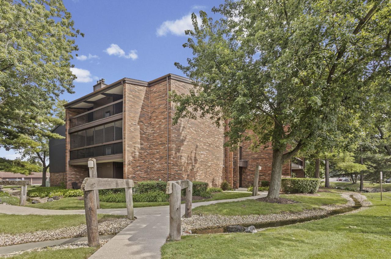 14517 Sussex Ct. #PH3, Oak Forest, IL 60452