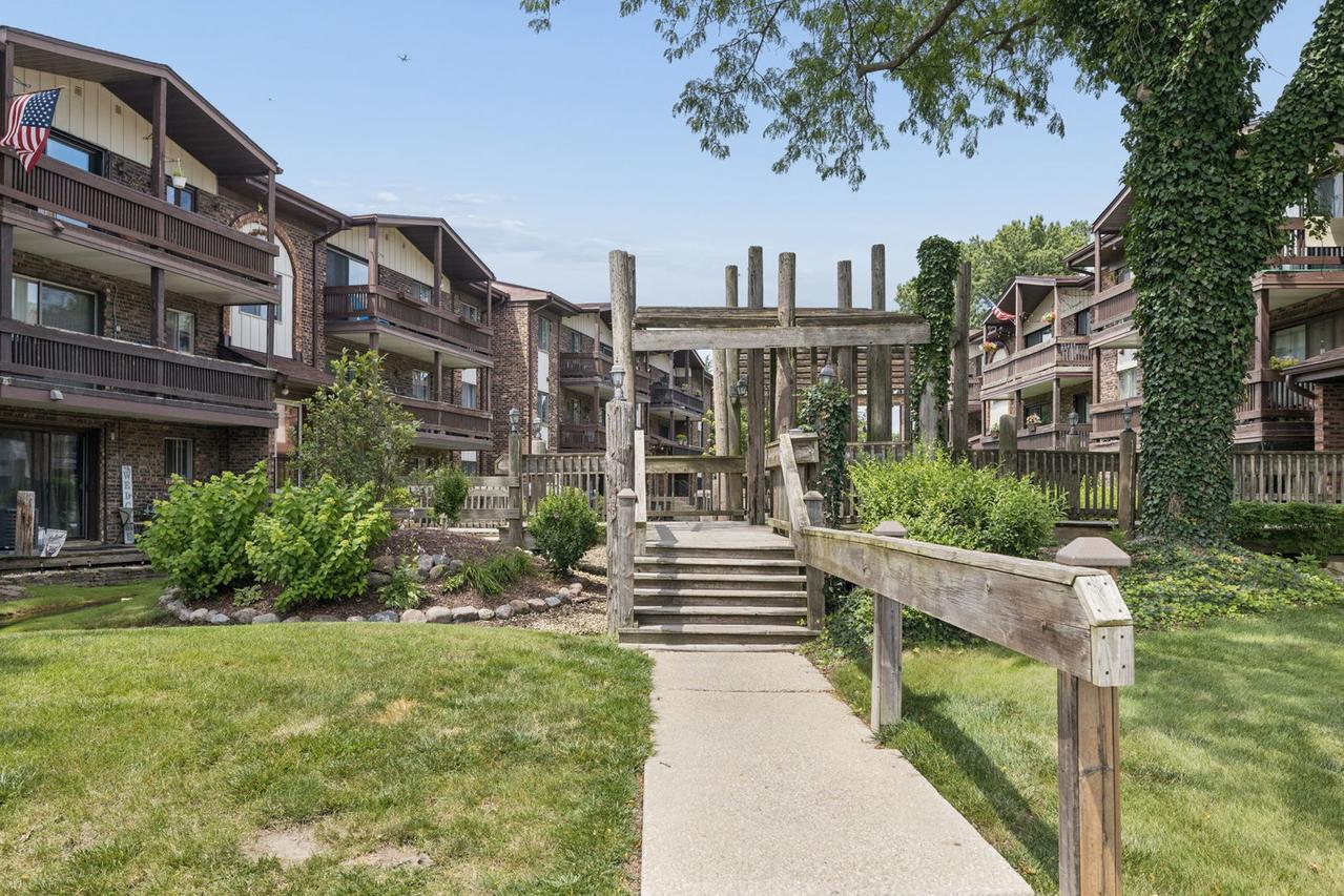 14003 James Dr. #722, Crestwood, IL 60418