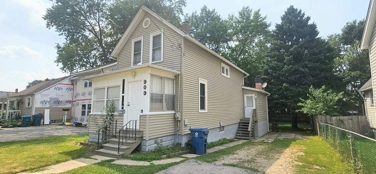 909 E Lake St., Aurora, IL 60506