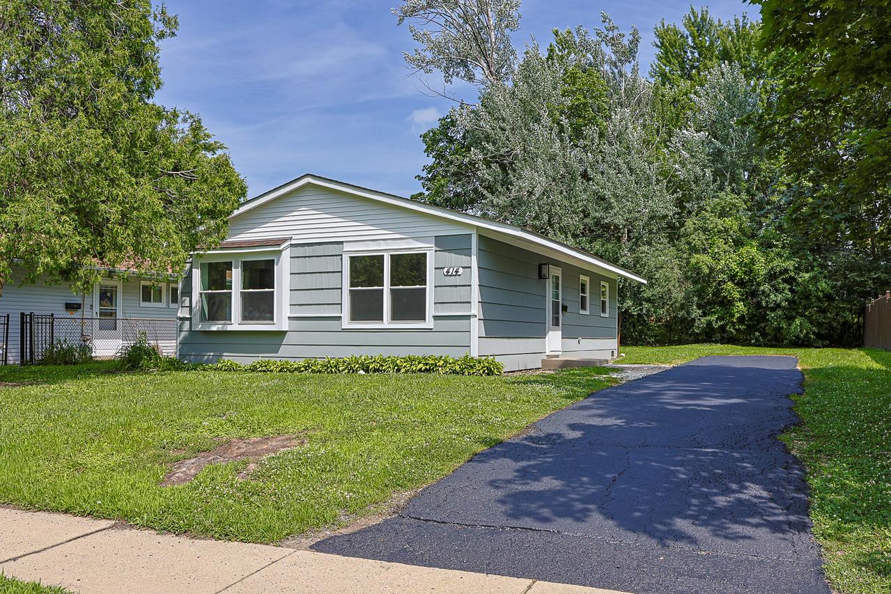 414 Tulsa Ave., Carpentersville, IL 60110
