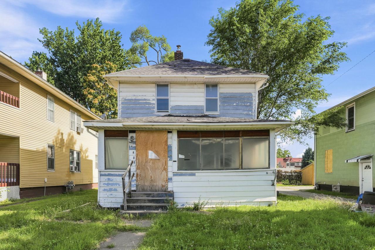 1121 15th Ave., Rock Island, IL 61201