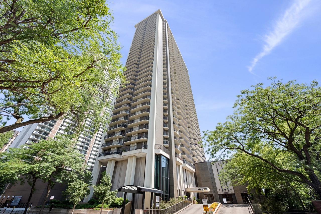 6007 N Sheridan Rd. #5J, Chicago, IL 60660