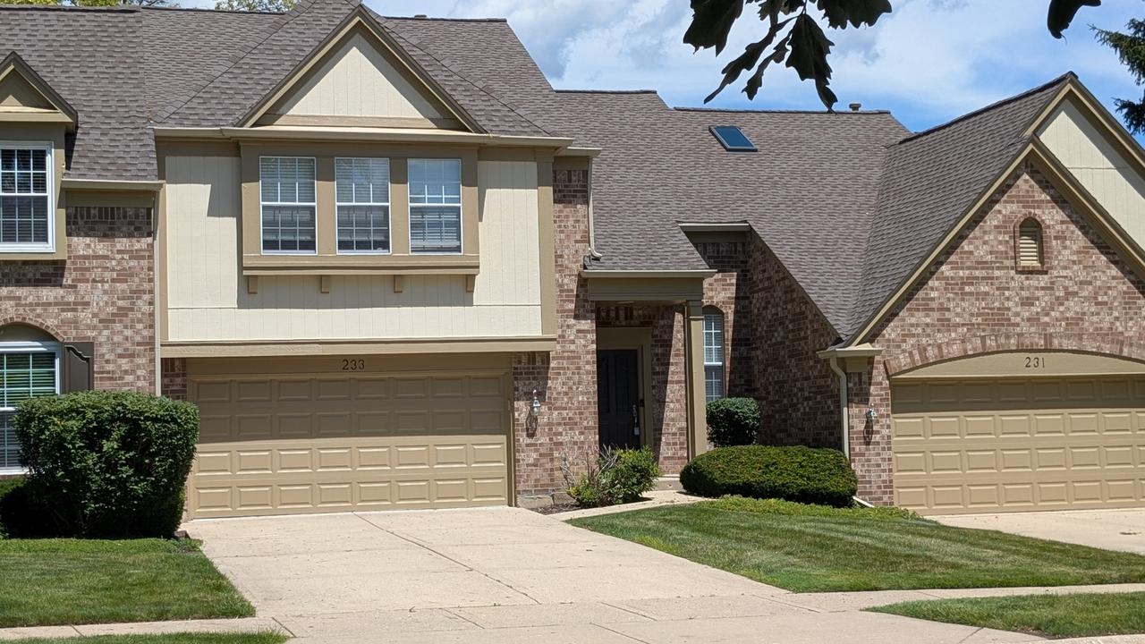 233 Lorraine Cir., Bloomingdale, IL 60108