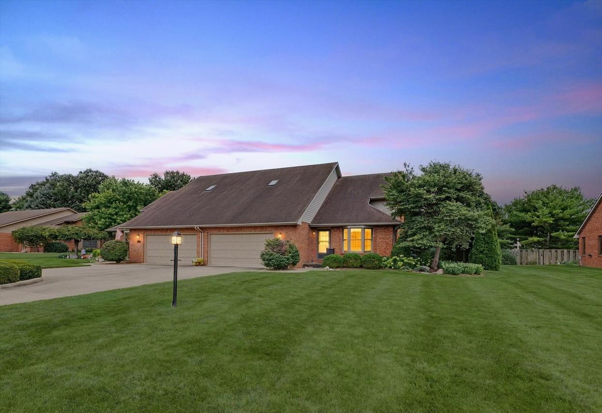 1325 Dickens Ct., Monticello, IL 61856