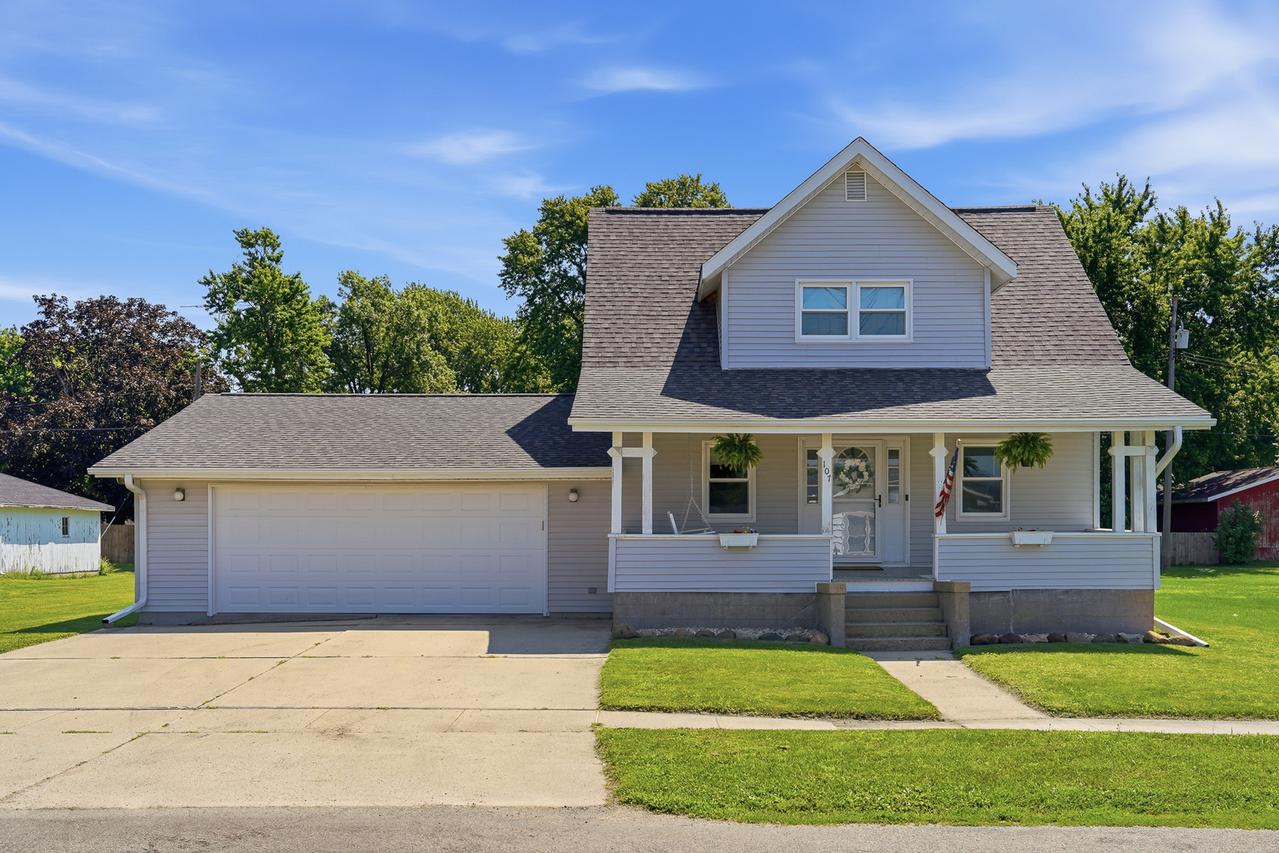 107 S 5th Ave., Forreston, IL 61030