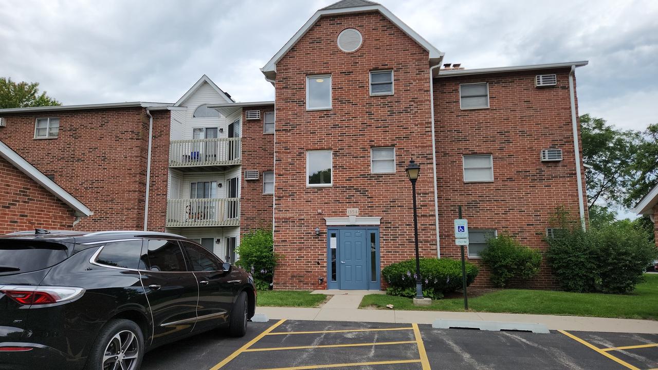 1354 Cunat Ct. #1D, Lake In The Hills, IL 60156