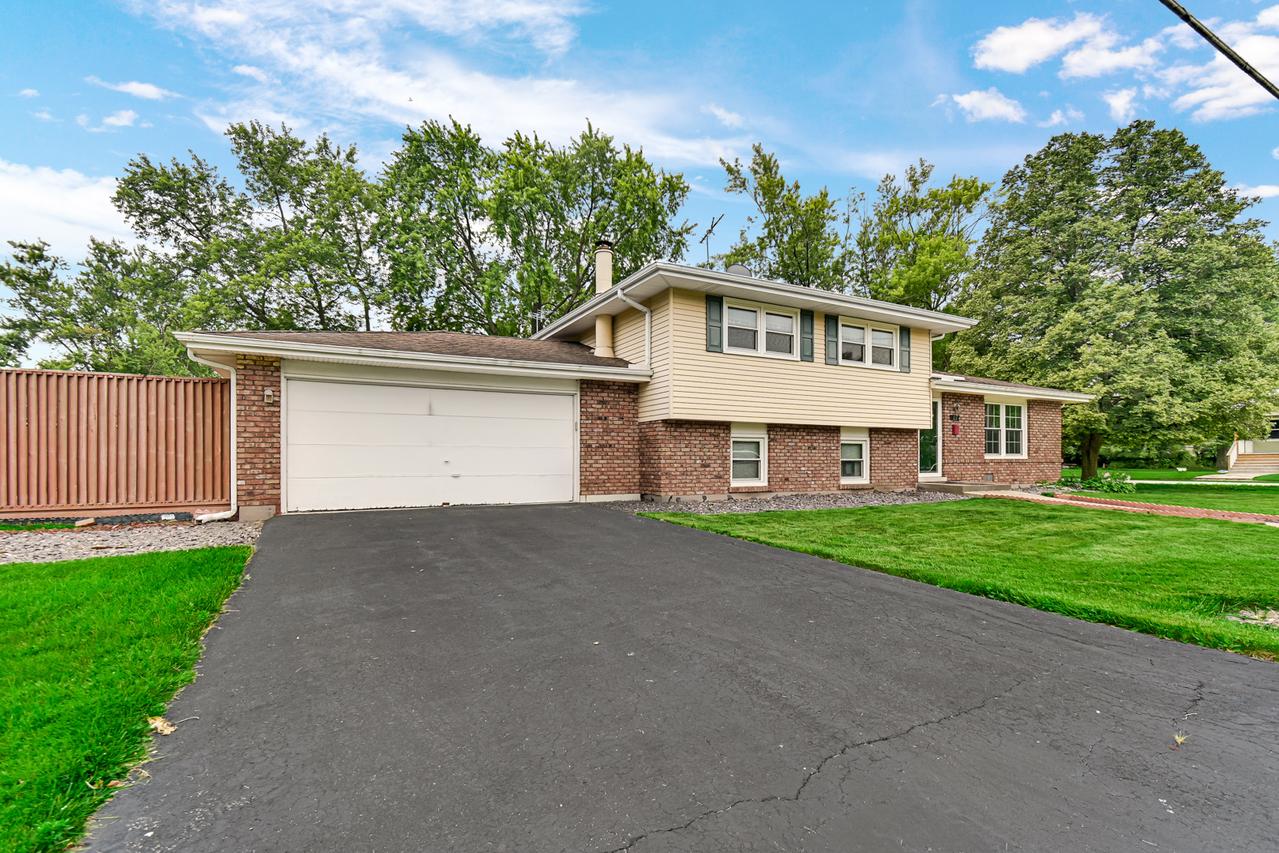 47 N Wabash Ave., Glenwood, IL 60425
