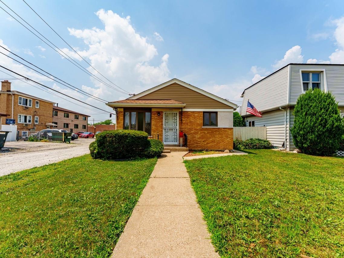 7852 Neenah Ave., Burbank, IL 60459