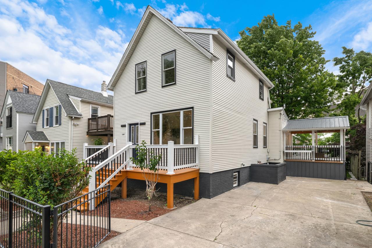 2927 N Rockwell St., Chicago, IL 60618