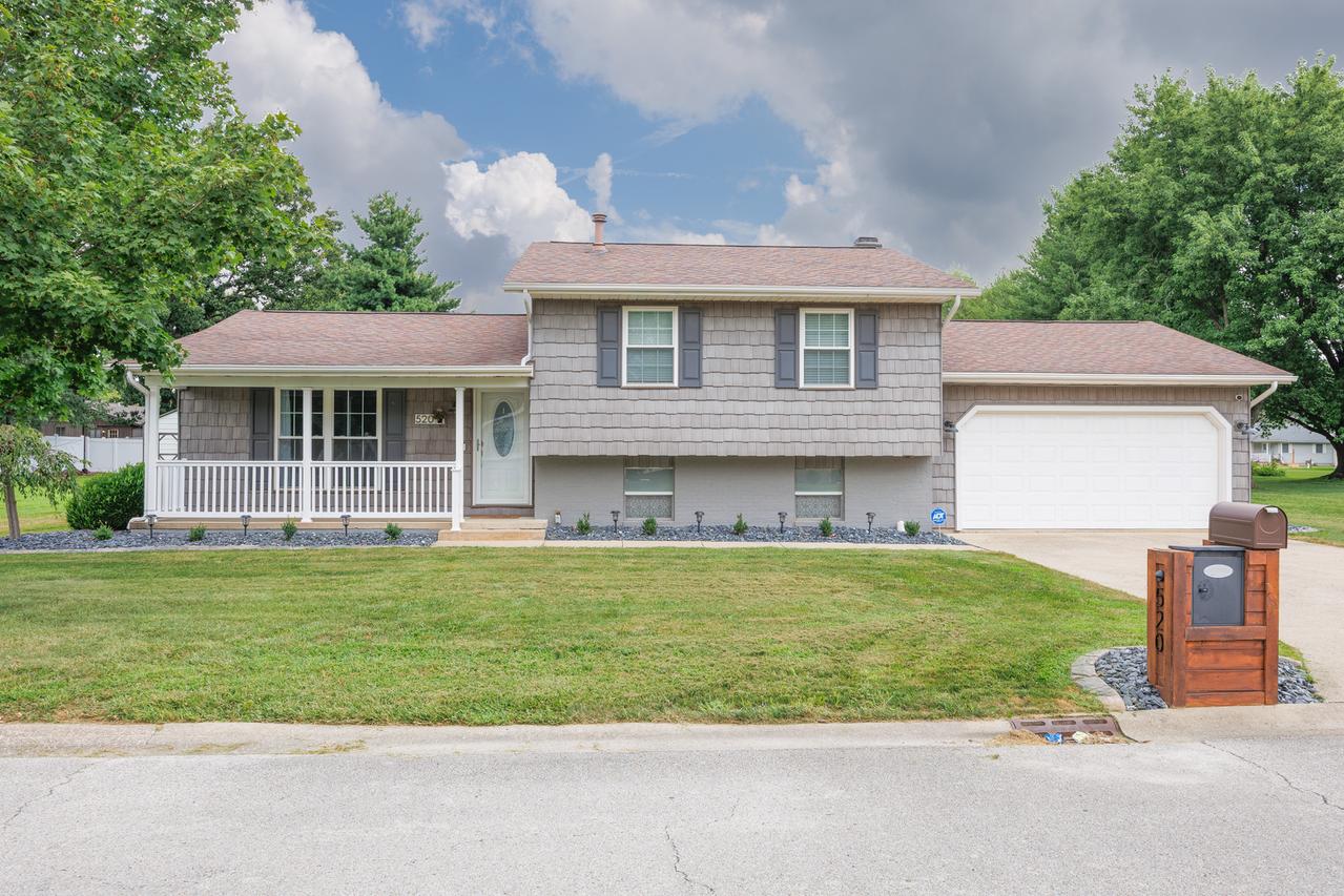 520 Cottonwood Dr., Salem, IL 62881