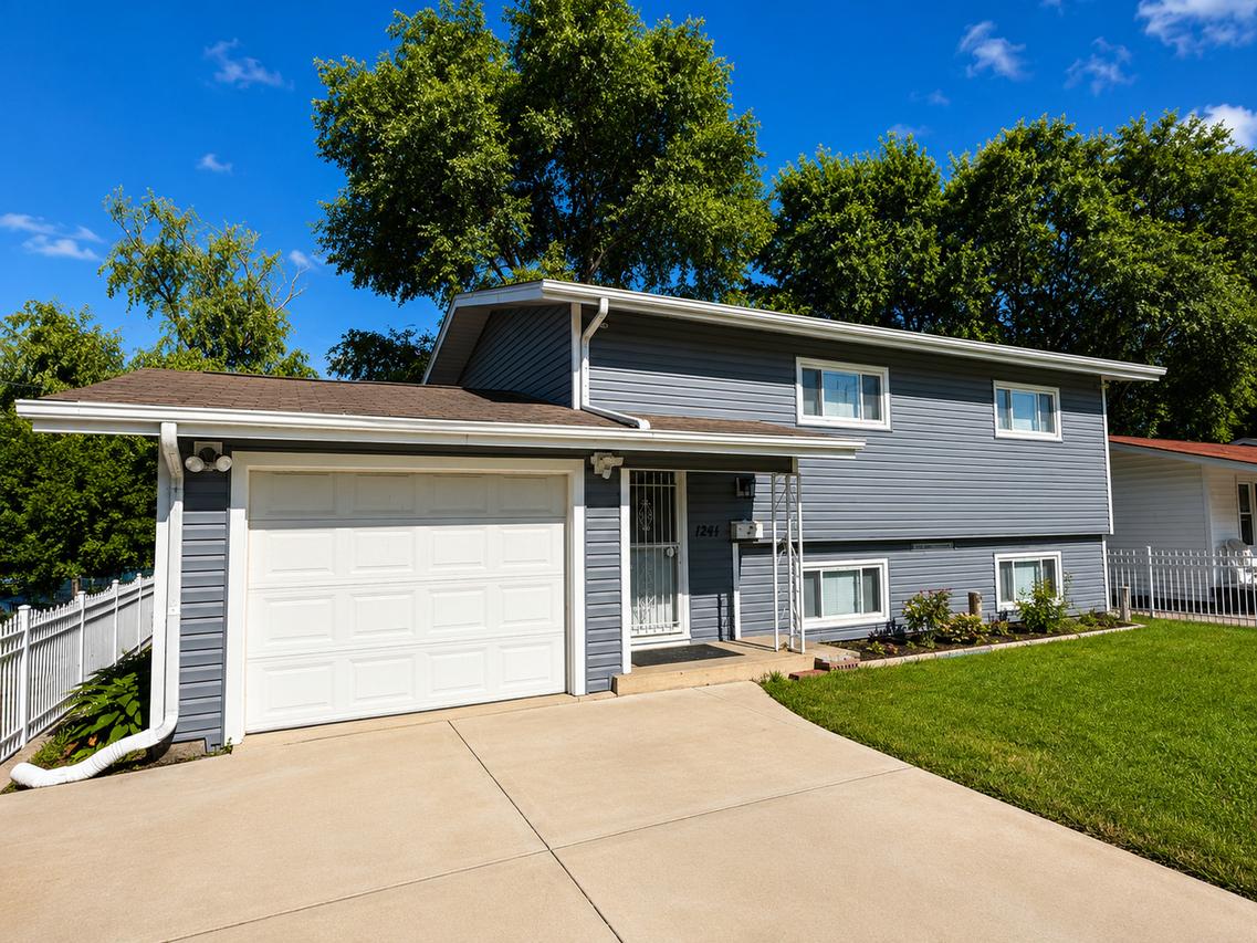 1241 S Elmwood Ave., Waukegan, IL 60085