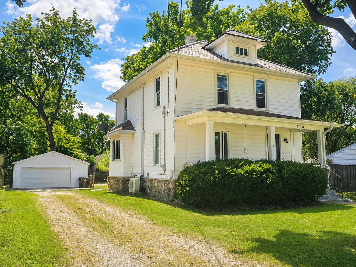 308 E Washington St., Ashkum, IL 60911
